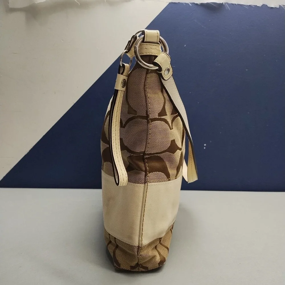 Coach Signature‎ Shoulder Bag Womens Multi Canvas Leather Casual Zip Closure
